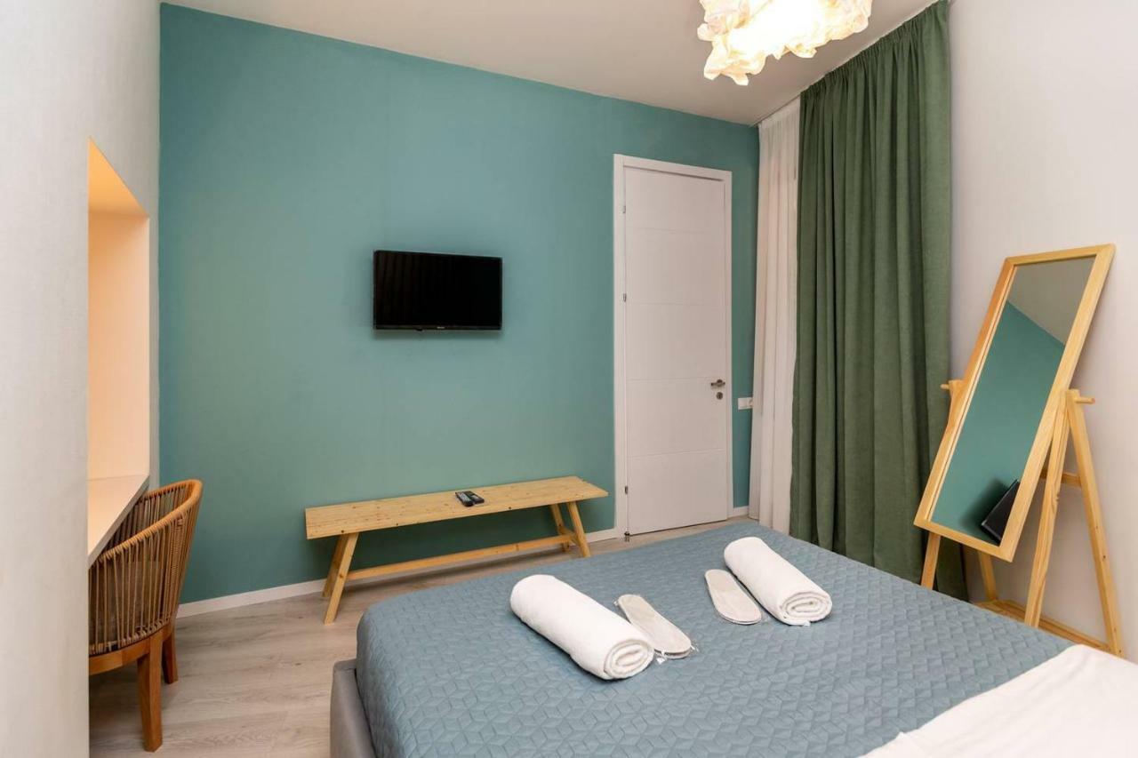 Modern Studio Near Rustaveli Ave - By Wehost 第比利斯 外观 照片
